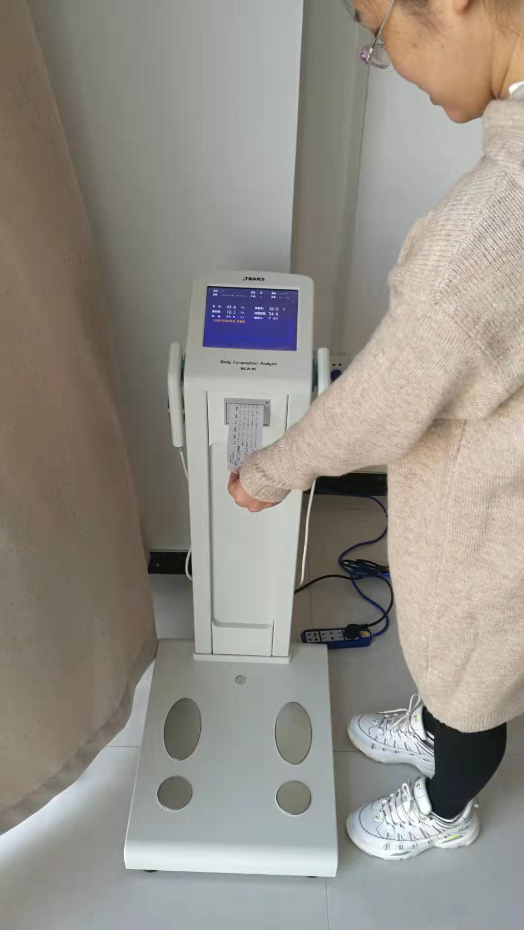 工程師走進陝西榆林易爾生醫療谘詢黄色软件91免费版售後維護