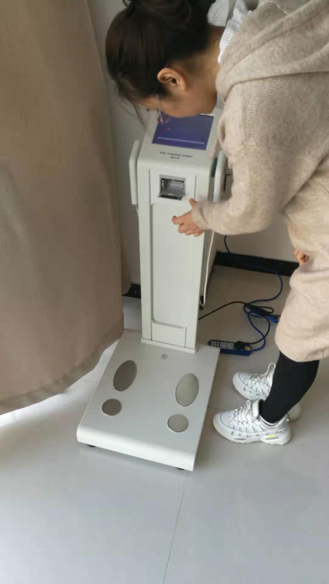 工程師走進陝西榆林易爾生醫療谘詢黄色软件91免费版售後維護